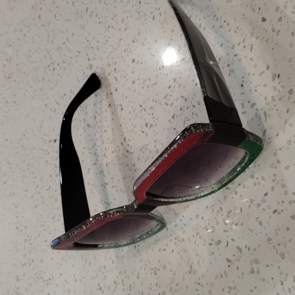 Ladies Square Color Block Oversized Framed Sunglasses (Red/Green/Black Legs)-New - Picture 3 of 4